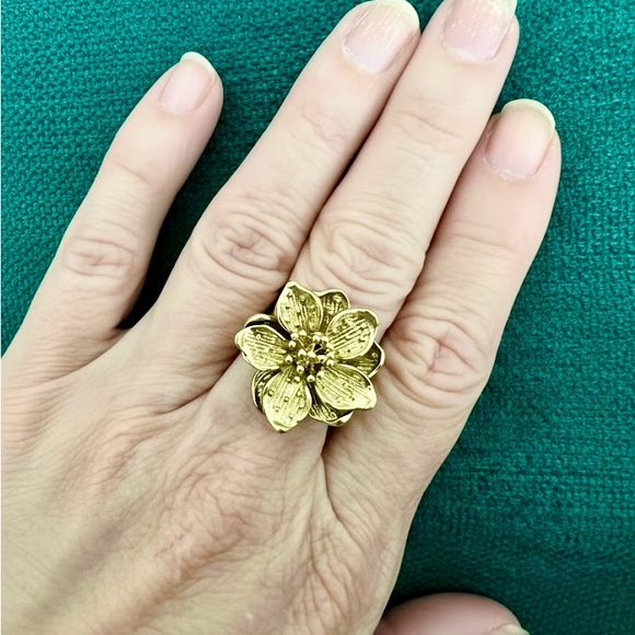 Vintage Chunky Goldtone Star Magnolia Anemone Hellebore Flower of Life Ring Sz 9 - Picture 2 of 9